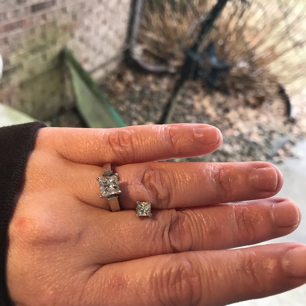 Single princess cut diamond earring